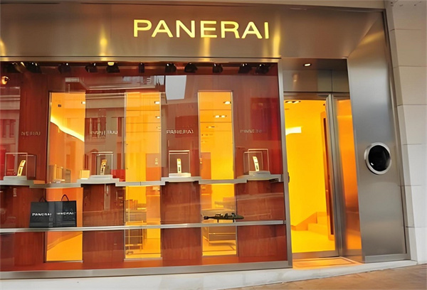 沛纳海手表镜面摔裂了维修多少钱